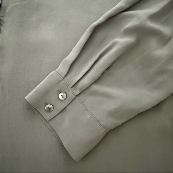 SALE‼️Elegant Silk Eileen Fisher Gray Blouse - Picture 4 of 7